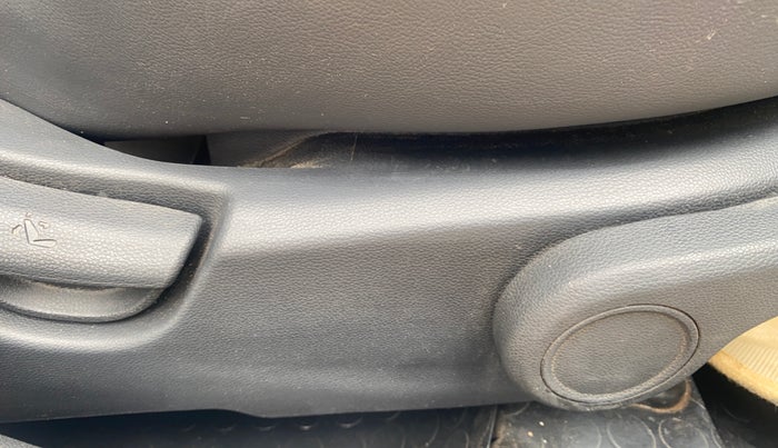 2014 Hyundai Xcent S 1.1 CRDI (O), Diesel, Manual, 1,08,453 km, Driver Side Adjustment Panel