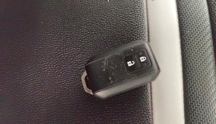 2020 Toyota Glanza V, Petrol, Manual, 56,794 km, Key Close Up