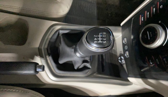 2021 Mahindra XUV300 W8 (O) 1.2 PETROL, Petrol, Manual, 39,740 km, Gear Lever