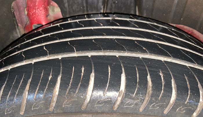 2021 Mahindra XUV300 W8 (O) 1.2 PETROL, Petrol, Manual, 39,740 km, Left Rear Tyre Tread