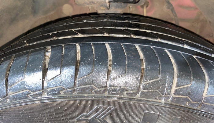 2021 Mahindra XUV300 W8 (O) 1.2 PETROL, Petrol, Manual, 39,740 km, Right Front Tyre Tread