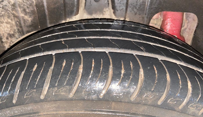 2021 Mahindra XUV300 W8 (O) 1.2 PETROL, Petrol, Manual, 39,740 km, Right Rear Tyre Tread