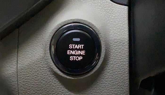 2021 Mahindra XUV300 W8 (O) 1.2 PETROL, Petrol, Manual, 39,740 km, Keyless Start/ Stop Button