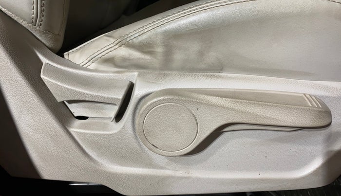 2021 Mahindra XUV300 W8 (O) 1.2 PETROL, Petrol, Manual, 39,740 km, Driver Side Adjustment Panel