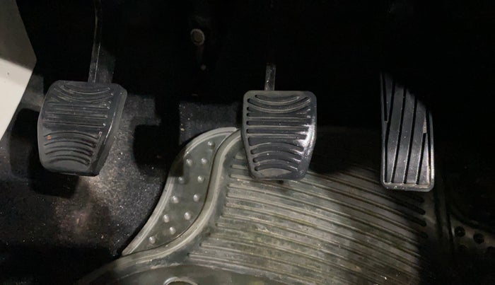 2021 Mahindra XUV300 W8 (O) 1.2 PETROL, Petrol, Manual, 39,740 km, Pedals