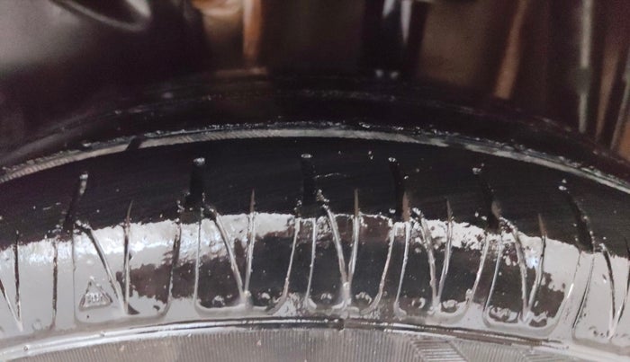 2016 Tata Tiago XT PETROL, Petrol, Manual, 1,09,669 km, Left Rear Tyre Tread