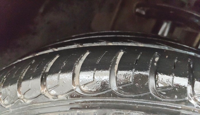 2016 Tata Tiago XT PETROL, Petrol, Manual, 1,09,669 km, Right Front Tyre Tread