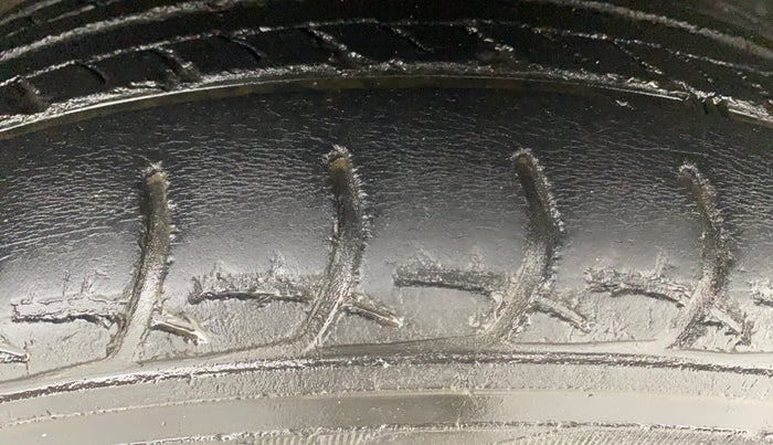 2018 Maruti Baleno DELTA PETROL 1.2, Petrol, Manual, 77,207 km, Right Front Tyre Tread