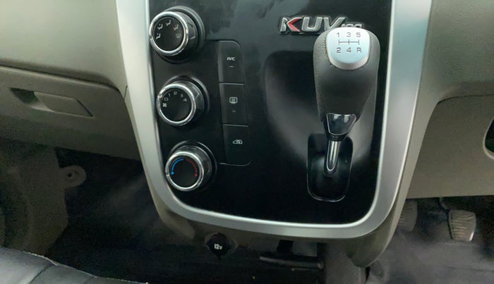2016 Mahindra Kuv100 K8 6 STR, Petrol, Manual, 52,220 km, Gear Lever