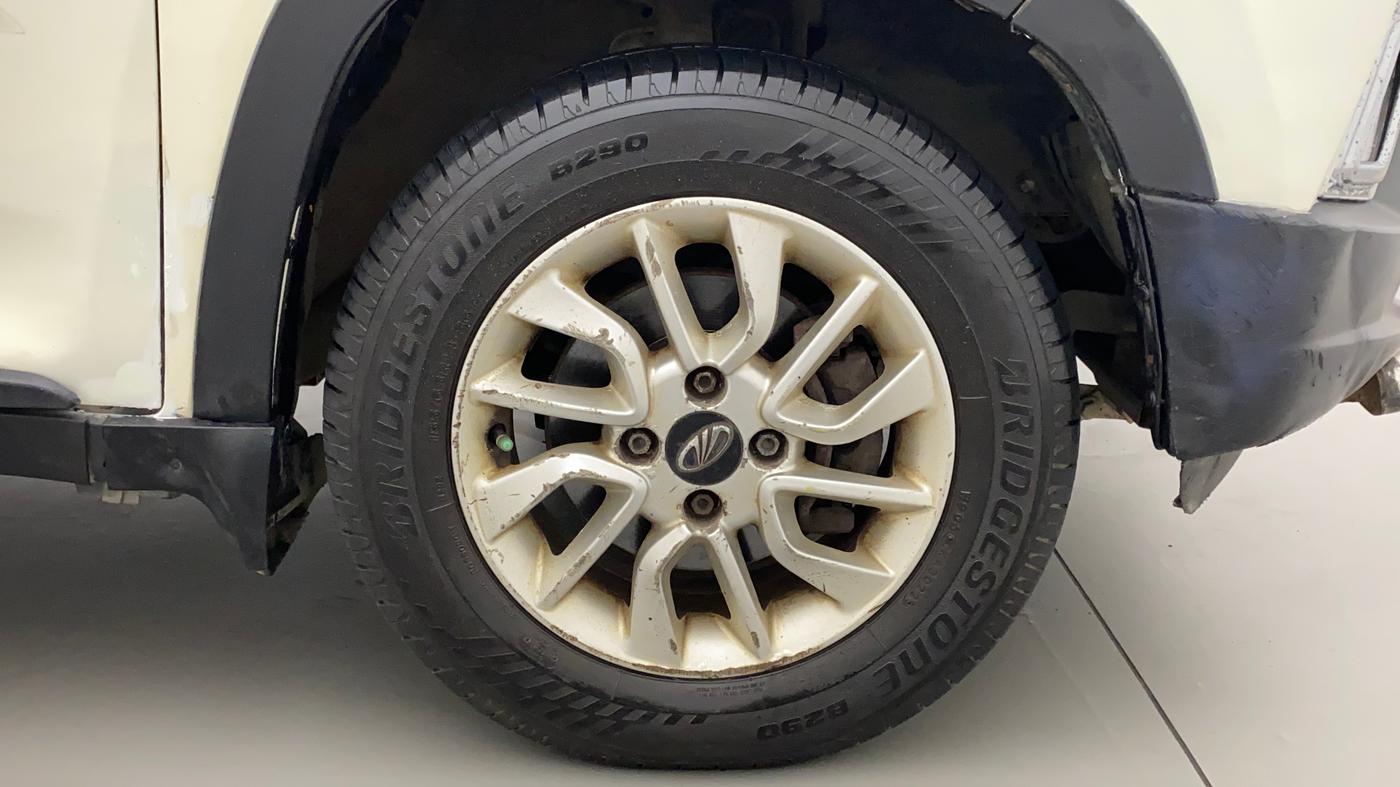 2016 Mahindra Kuv100 K8 6 STR, Petrol, Manual, 52,220 km, Right Front Wheel
