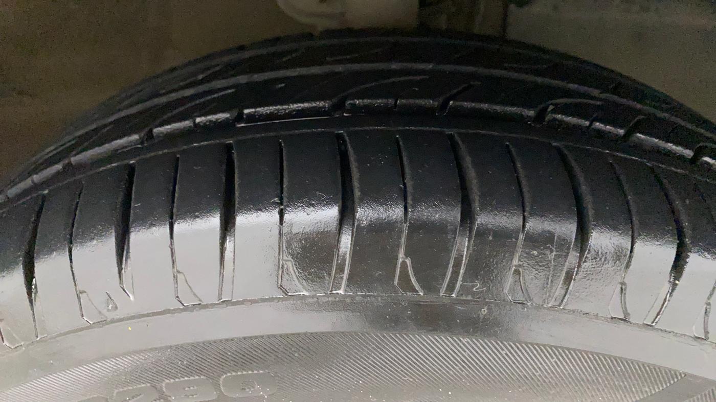 2016 Mahindra Kuv100 K8 6 STR, Petrol, Manual, 52,220 km, Right Front Tyre Tread