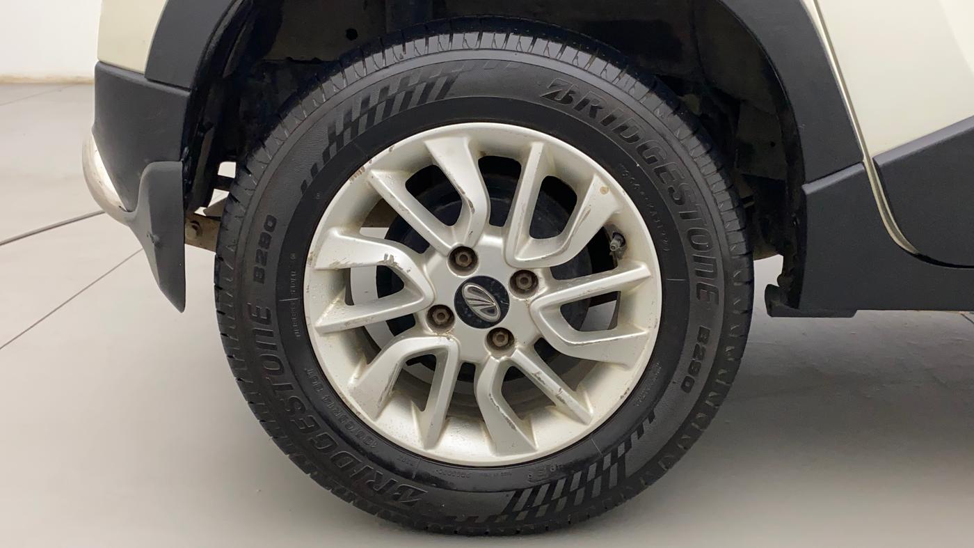 2016 Mahindra Kuv100 K8 6 STR, Petrol, Manual, 52,220 km, Right Rear Wheel