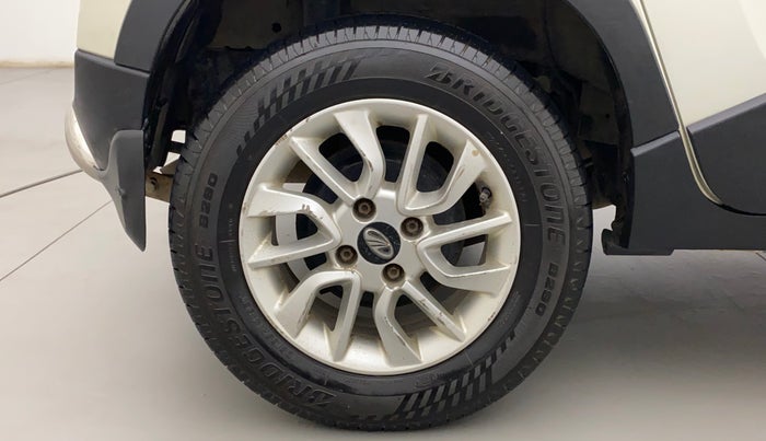 2016 Mahindra Kuv100 K8 6 STR, Petrol, Manual, 52,220 km, Right Rear Wheel