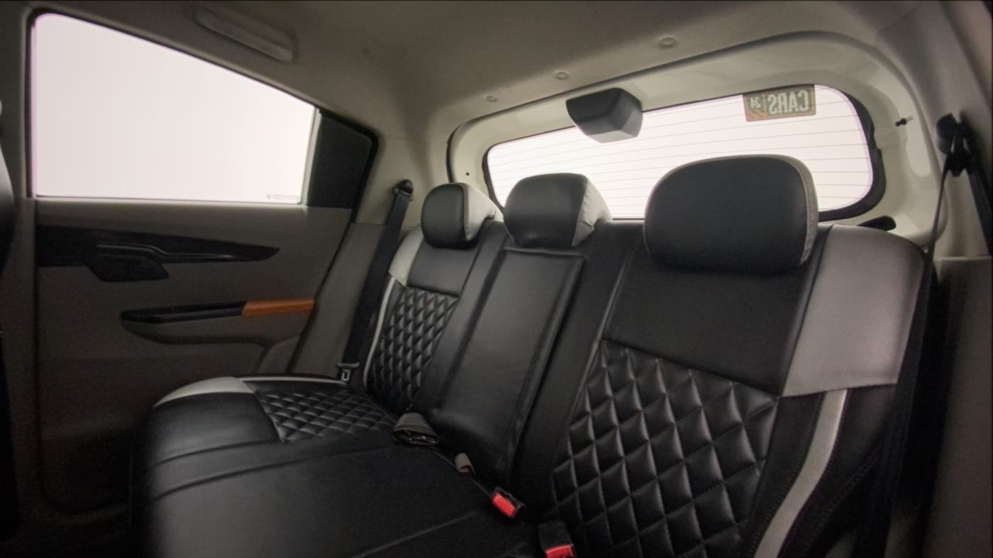 2016 Mahindra Kuv100 K8 6 STR, Petrol, Manual, 52,220 km, Right Side Rear Door Cabin