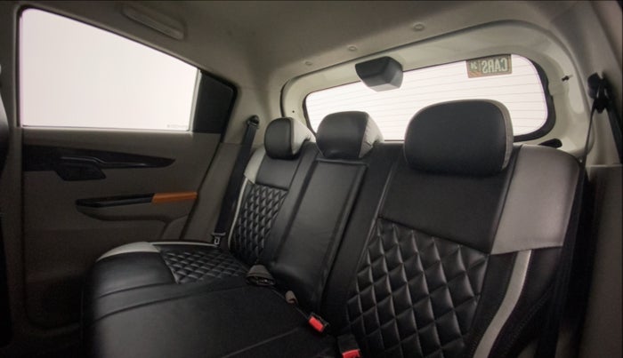 2016 Mahindra Kuv100 K8 6 STR, Petrol, Manual, 52,220 km, Right Side Rear Door Cabin