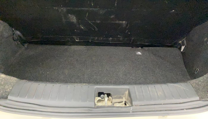2016 Mahindra Kuv100 K8 6 STR, Petrol, Manual, 52,220 km, Boot Inside