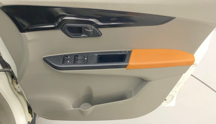 2016 Mahindra Kuv100 K8 6 STR, Petrol, Manual, 52,220 km, Driver Side Door Panels Control