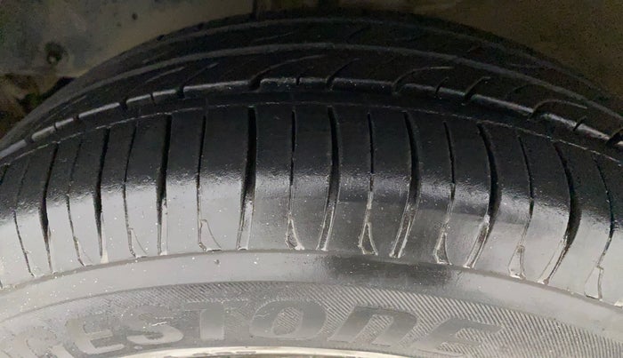 2016 Mahindra Kuv100 K8 6 STR, Petrol, Manual, 52,220 km, Left Front Tyre Tread