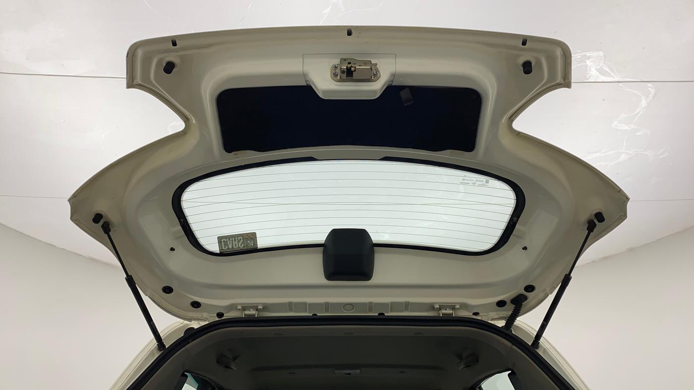 2016 Mahindra Kuv100 K8 6 STR, Petrol, Manual, 52,220 km, Boot Door Open