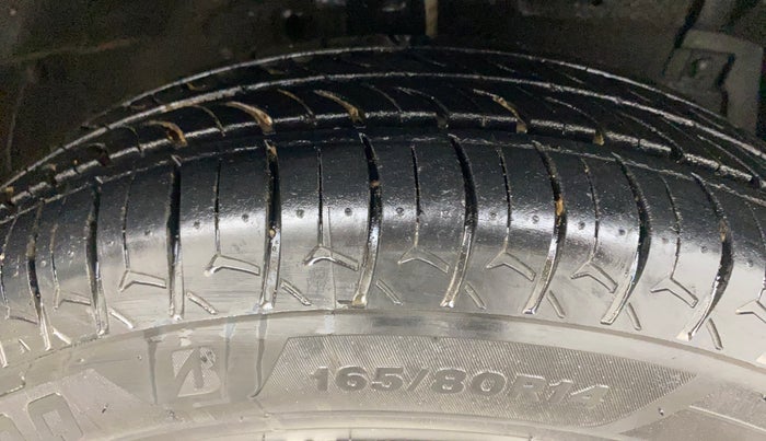 2013 Maruti Swift VXI, Petrol, Manual, 63,412 km, Right Front Tyre Tread