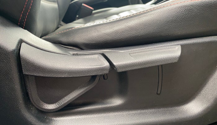 2020 KIA SONET HTK PLUS 1.2, Petrol, Manual, 40,878 km, Driver Side Adjustment Panel