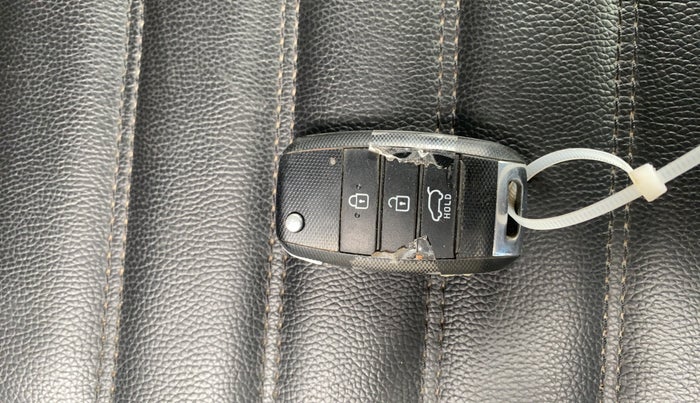 2020 KIA SONET HTK PLUS 1.2, Petrol, Manual, 40,878 km, Key Close Up