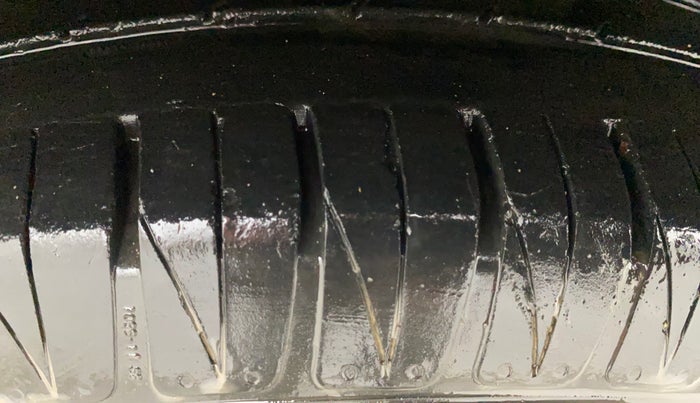 2020 KIA SONET HTK PLUS 1.2, Petrol, Manual, 40,878 km, Left Front Tyre Tread