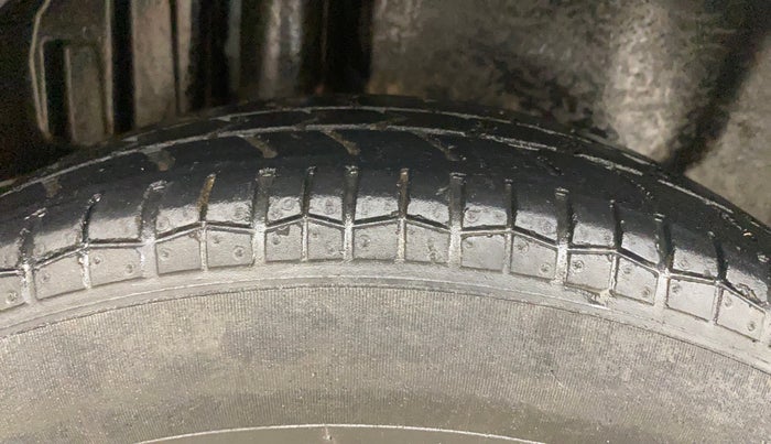 2017 Maruti Swift Dzire VXI, Petrol, Manual, 74,134 km, Right Rear Tyre Tread