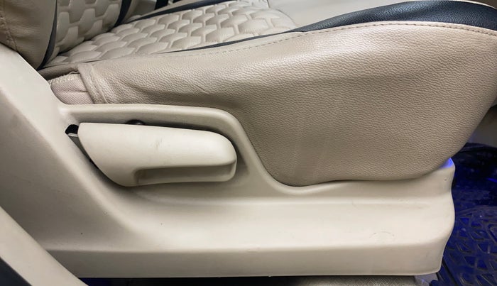 2017 Maruti Swift Dzire VXI, Petrol, Manual, 74,134 km, Driver Side Adjustment Panel