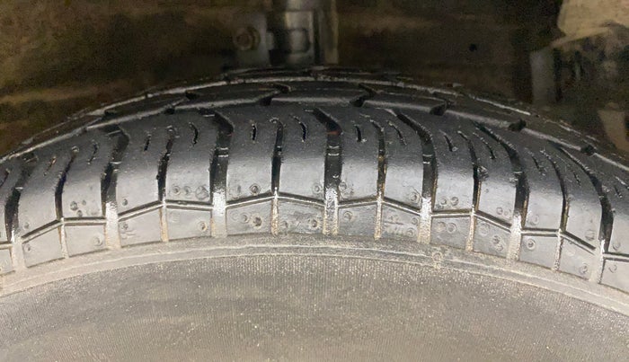 2017 Maruti Swift Dzire VXI, Petrol, Manual, 74,134 km, Right Front Tyre Tread