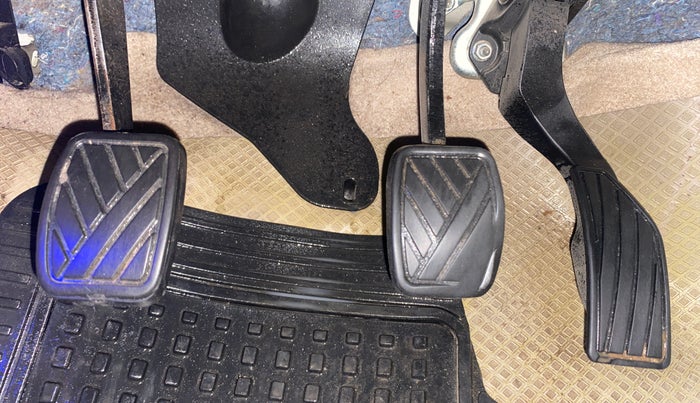 2017 Maruti Swift Dzire VXI, Petrol, Manual, 74,134 km, Pedals