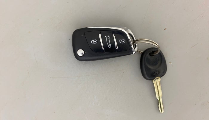 2012 Hyundai i10 ASTA 1.2 AT SUNROOF, Petrol, Automatic, 23,853 km, Key Close Up