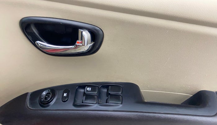 2012 Hyundai i10 ASTA 1.2 AT SUNROOF, Petrol, Automatic, 23,853 km, Driver Side Door Panels Control