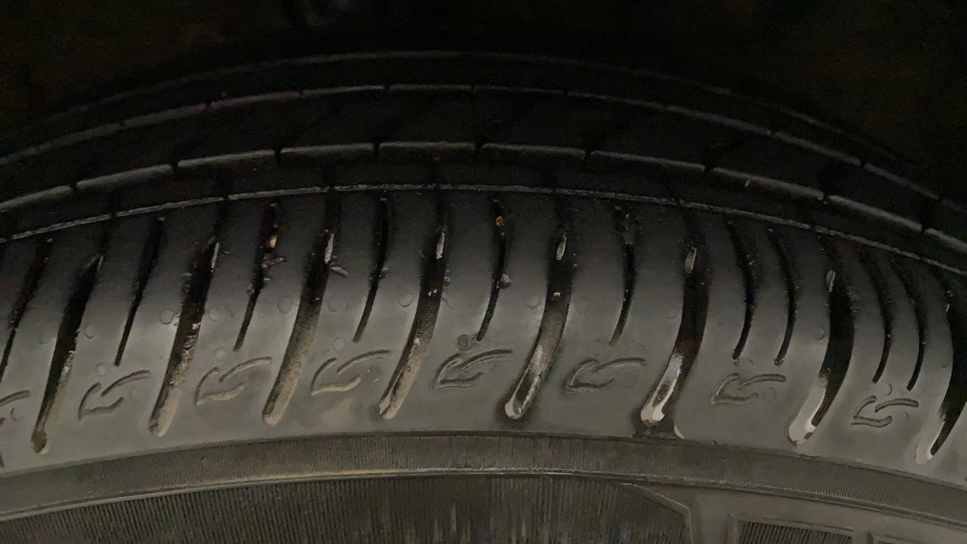 2021 Hyundai VENUE SX PLUS 1.0 TURBO DCT, Petrol, Automatic, 28,948 km, Right Front Tyre Tread