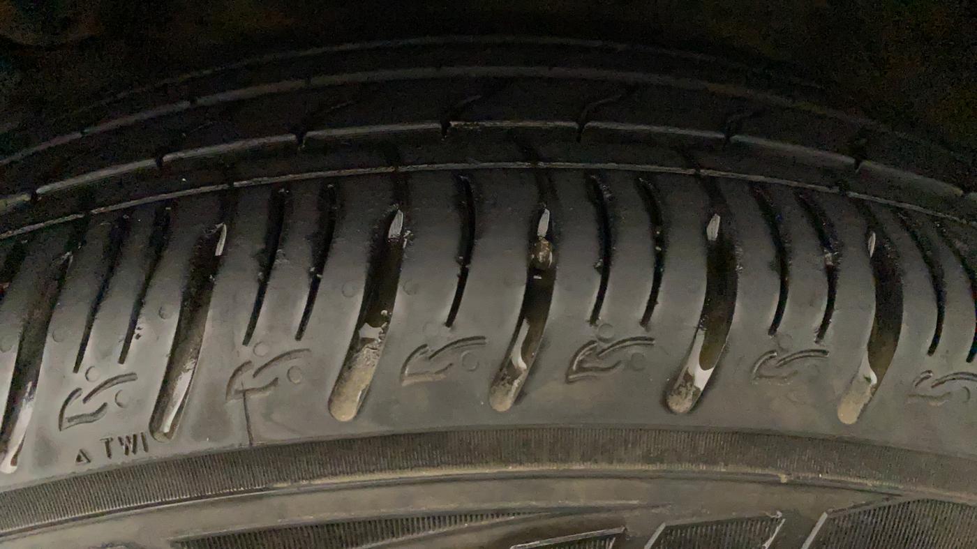 2021 Hyundai VENUE SX PLUS 1.0 TURBO DCT, Petrol, Automatic, 28,948 km, Left Rear Tyre Tread