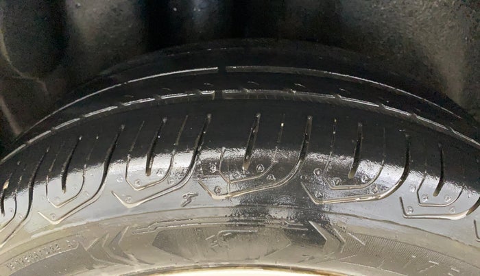 2017 Volkswagen Polo TRENDLINE 1.2L PETROL, Petrol, Manual, 76,219 km, Right Rear Tyre Tread