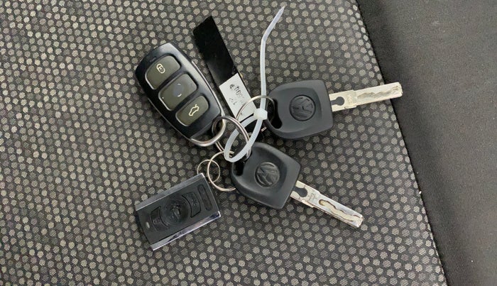 2017 Volkswagen Polo TRENDLINE 1.2L PETROL, Petrol, Manual, 76,219 km, Key Close Up