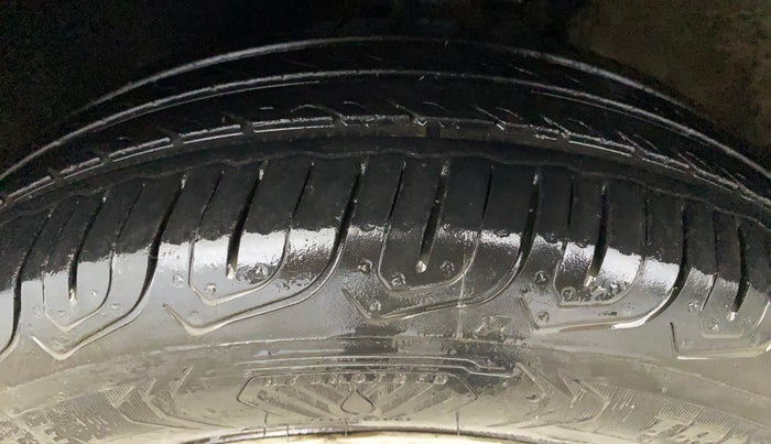 2017 Volkswagen Polo TRENDLINE 1.2L PETROL, Petrol, Manual, 76,219 km, Left Front Tyre Tread