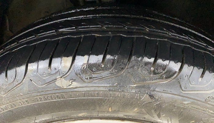 2017 Volkswagen Polo TRENDLINE 1.2L PETROL, Petrol, Manual, 76,219 km, Right Front Tyre Tread