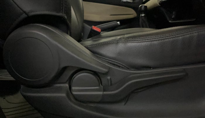 2020 Honda City 1.5L I-VTEC V MT 5TH GEN, Petrol, Manual, 30,237 km, Driver Side Adjustment Panel