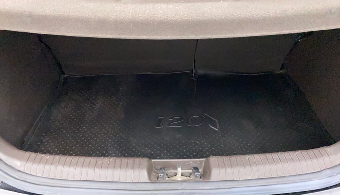 2010 Hyundai i20 SPORTZ 1.2, Petrol, Manual, 49,929 km, Boot Inside
