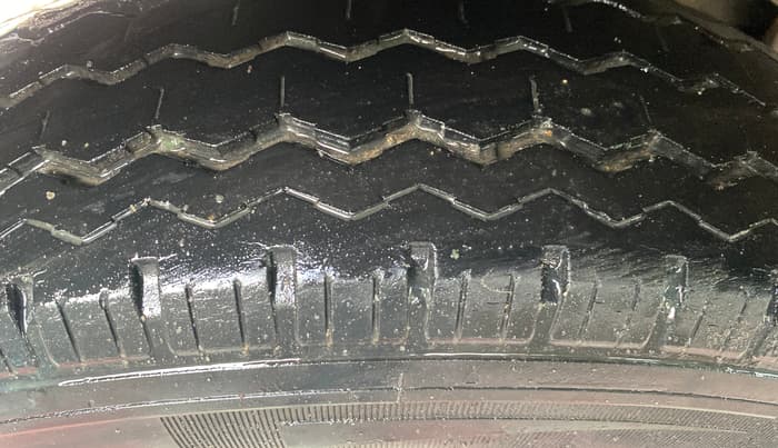 2019 Maruti Eeco 7 STR, Petrol, Manual, 10,176 km, Right Rear Tyre Tread
