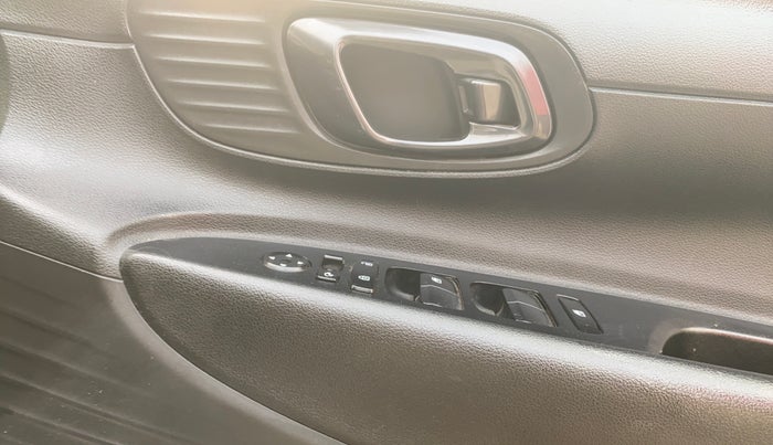 2021 Hyundai NEW I20 SPORTZ 1.2 MT, Petrol, Manual, 49,271 km, Driver Side Door Panels Control