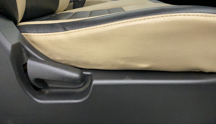 2018 Maruti Wagon R 1.0 LXI CNG, CNG, Manual, 55,775 km, Driver Side Adjustment Panel
