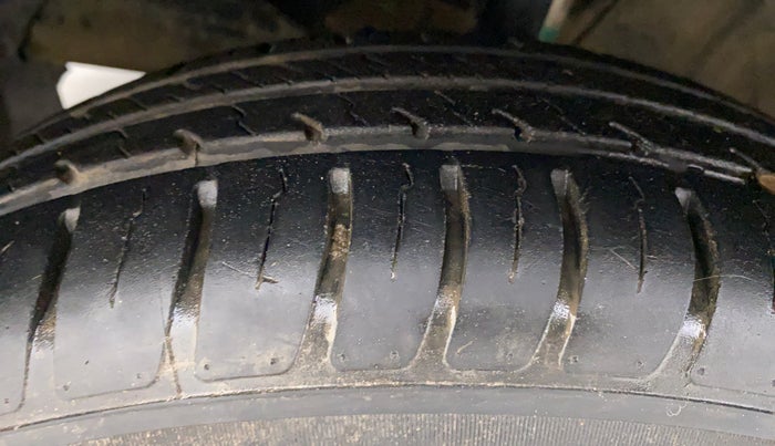 2020 Maruti Swift LXI, Petrol, Manual, 11,175 km, Left Front Tyre Tread