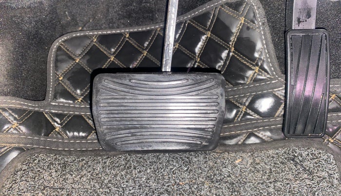 2022 Mahindra XUV700 AX 5 P AT 5 STR, Petrol, Automatic, 22,173 km, Pedals