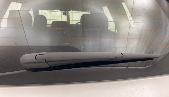 2022 Mahindra XUV700 AX 5 P AT 5 STR, Petrol, Automatic, 22,173 km, Rear Wiper