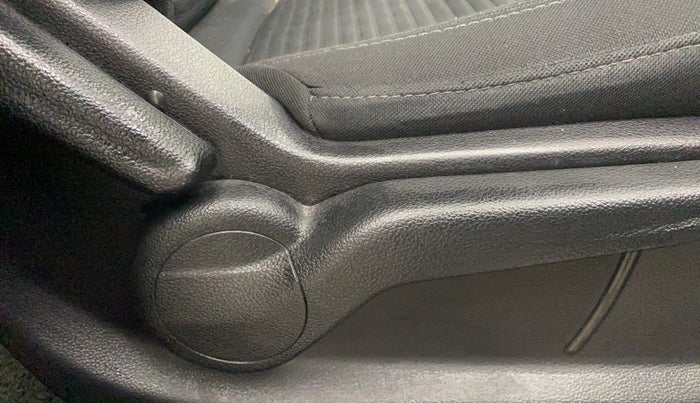 2022 Mahindra XUV700 AX 5 P AT 5 STR, Petrol, Automatic, 22,173 km, Driver Side Adjustment Panel