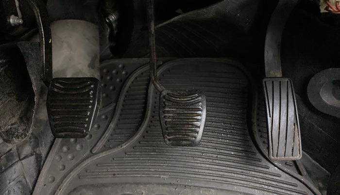 2017 Mahindra KUV 100 NXT K2 P 6 STR, Petrol, Manual, 38,447 km, Pedals