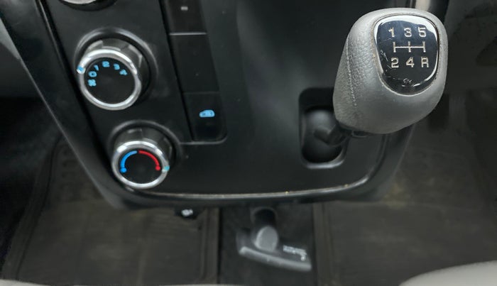 2017 Mahindra KUV 100 NXT K2 P 6 STR, Petrol, Manual, 38,447 km, Gear Lever